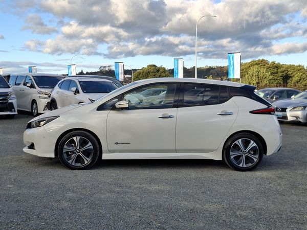 2022 Nissan Leaf 90.31% Soh G English display Grade 5 Carousel 6