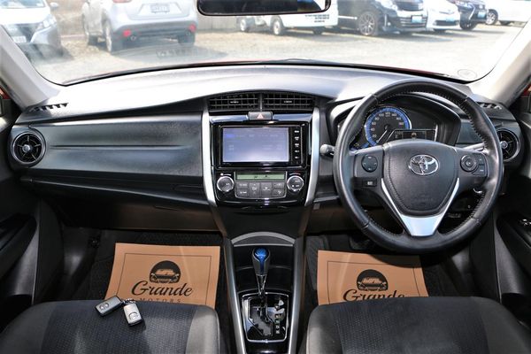 2015 Toyota Corolla Fielder G.Hybrid.Rear cam.Safety radar.Lane assist.Park sensors.Button start.8 Airbags. Carousel 5