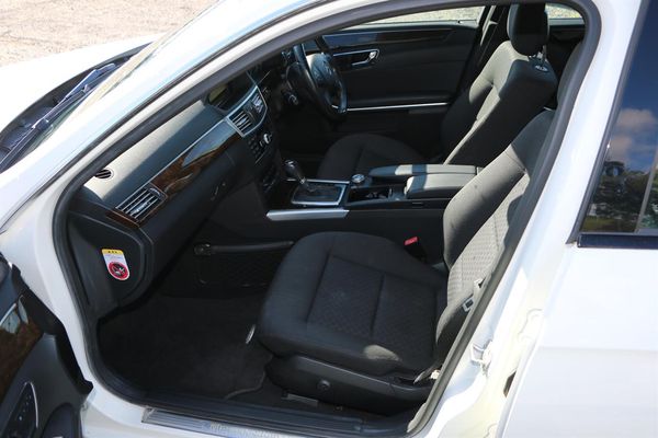 2011 Mercedes-Benz E 250 Wagon.Rear camera.Alarm.New tires.LOW KM. Carousel 4
