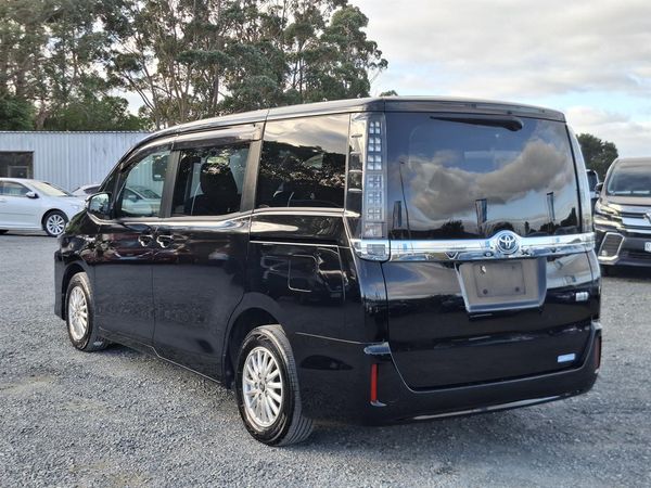 2014 Toyota Voxy Hybrid.Cruise control.Rear camera.7 seater.SRS Airbags. Carousel 14