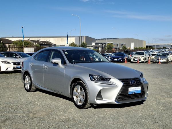 2017 Lexus IS 300h Radar cruise.Blind spot.Lane assist.Alarm.10 Airbags.
