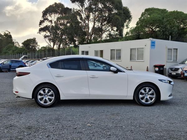 2021 Mazda 3 HUD.Rear camera.Radar cruise.Park sensors. Carousel 17