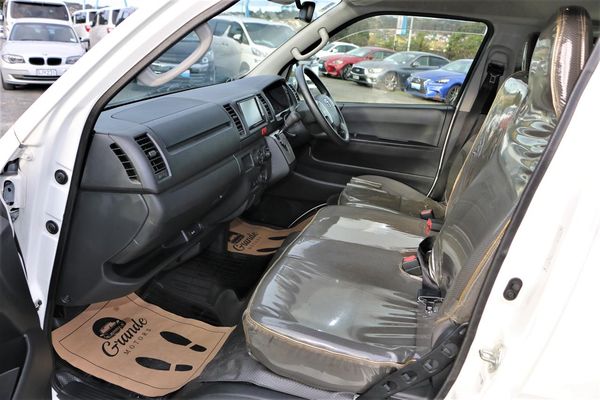 2020 Toyota Hiace DX.Safety radar.Alarm.1000kg capacity.Lane assist. Carousel 3