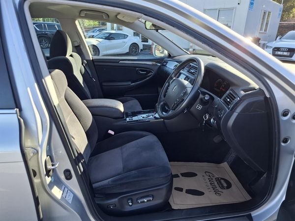 2005 Toyota Crown Athlete.50th Anniversary.Rear cam.Cruise control. Carousel 2
