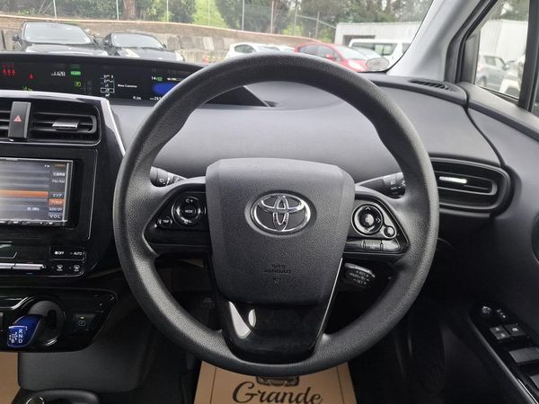 2020 Toyota Prius G.Radar cruise.Lane assist.Rear cam.Alarm.8 Airbags. Carousel 5