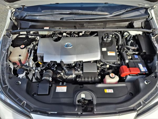 2020 Toyota Prius S.Radar cruise.Lane assist.Safety radar.Rear cam.8 Airbags. Carousel 9