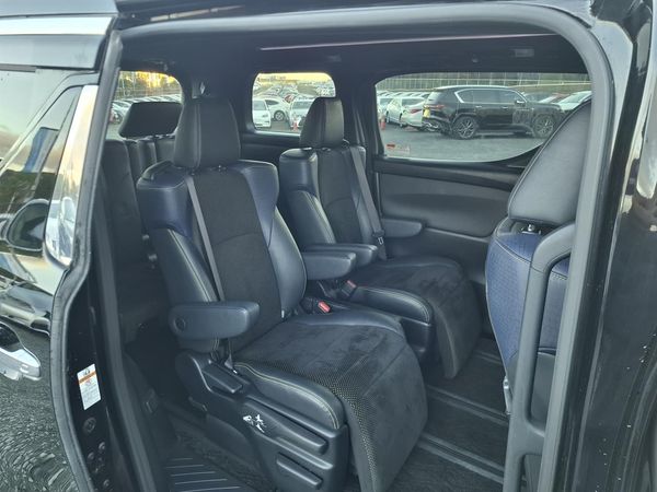 2016 Toyota Vellfire Z.Golden Eye.7seats.Cruise control.9 SRSAirbags. Carousel 4