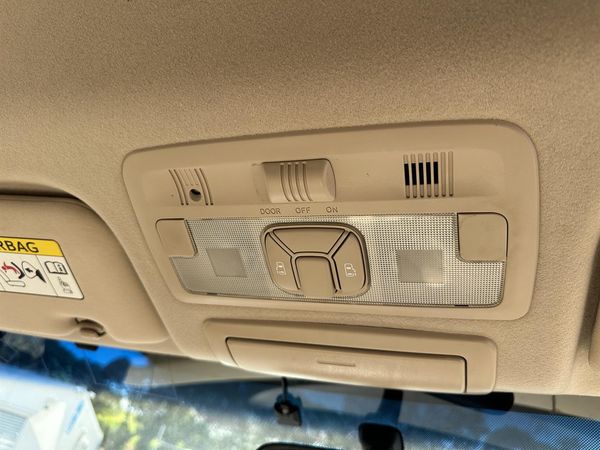 2015 Toyota Estima Aeras.Hybrid.Cruise control.Rear camera.Elctric doors. Carousel 7