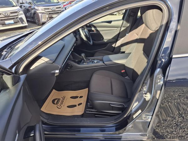 2023 Mazda 3 HUD.Rear camera.Radar cruise.Park sensors. Carousel 5