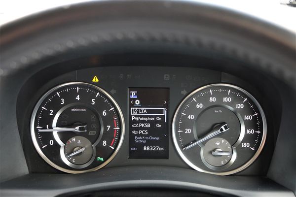 2019 Toyota Vellfire 8 seater.Rear cam.Radar cruise.Park sensors.8 Airbags. Carousel 9