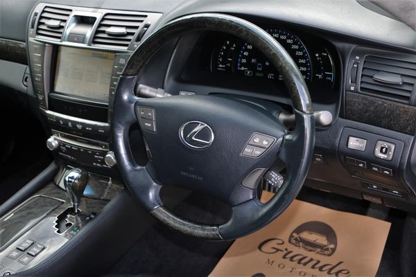 2011 Lexus LS 600 Hybrid.Leather.Sunroof.Heated/cooler seats Carousel 1