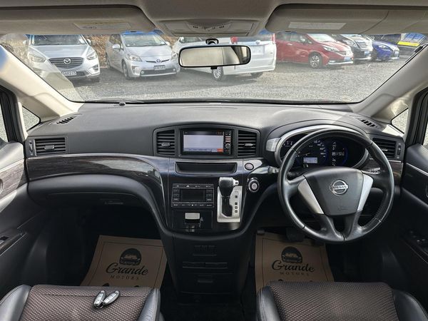 2012 Nissan Elgrand Highway star.Rear camera 7 Seats Carousel 5