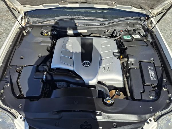 2004 Toyota Crown Majesta V8.Cruise control.Rear camera. Carousel 2
