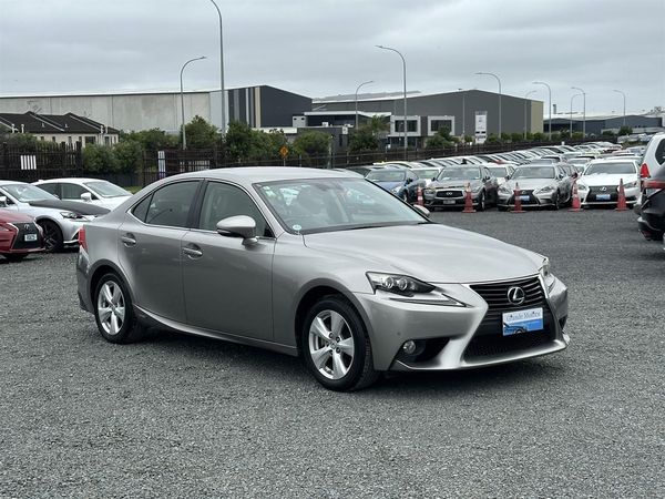 2014 Lexus IS 300h Hybrid.Cruise control.Alarm.10 Airbags.Rear camera.