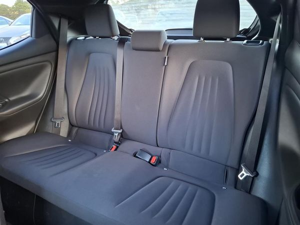 2022 Toyota Yaris Hybrid.Radar cruise.Lane assist.Park sensors.Alarm.Button start. Carousel 3