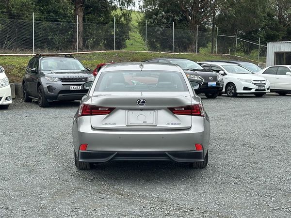 2014 Lexus IS 300h Hybrid.Cruise control.Alarm.10 Airbags.Rear camera. Carousel 14