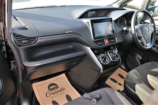 2016 Toyota ESQUIRE Hybrid.7 seats.Cruise control.Rear cam.Electric doors. Carousel 5