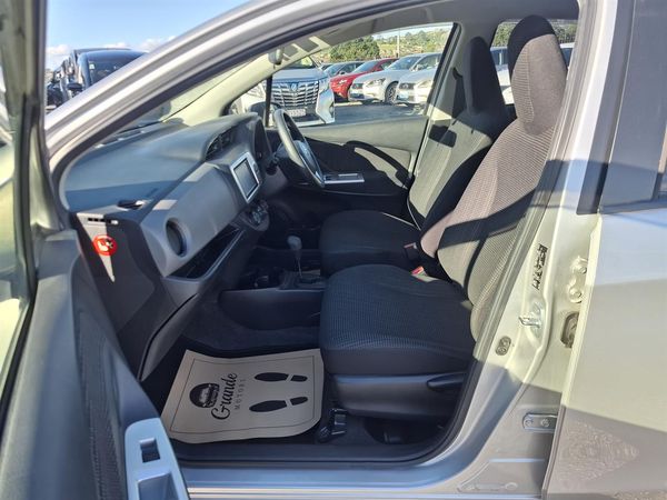 2015 Toyota Vitz F.LOW KM.Rear camera.SRS Airbags. Carousel 4