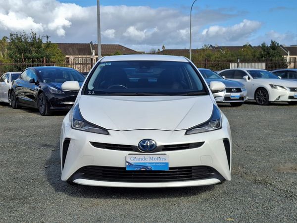 2020 Toyota Prius S.Radar cruise.Lane assist.Safety radar.Rear cam.8 Airbags. Carousel 10