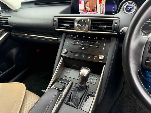 2018 Lexus IS 300h Transit Hybrid Auction Grade 4,5 Carousel 5