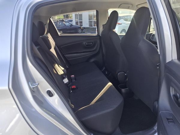 2015 Toyota Vitz F.LOW KM.Rear camera.SRS Airbags. Carousel 3