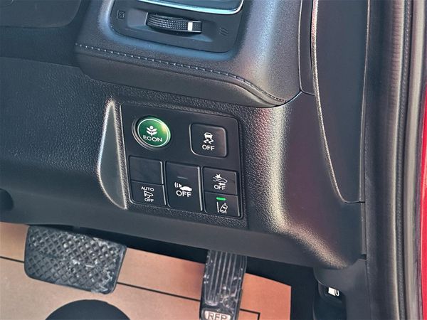 2016 Honda Vezel Hybrid.Rear camera.Cruise control. Carousel 8