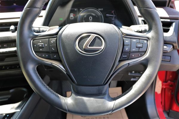 2020 Lexus UX 250H Leather.Lane assist.Radar cruise.Park sens.Alarm.10 Airbags. Carousel 7