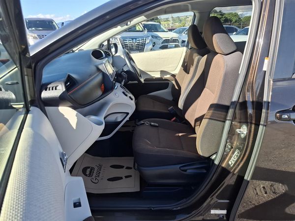 2016 Toyota Sienta Hybrid G.7 seats.Lane assist.Safety radar.Button start. Carousel 14