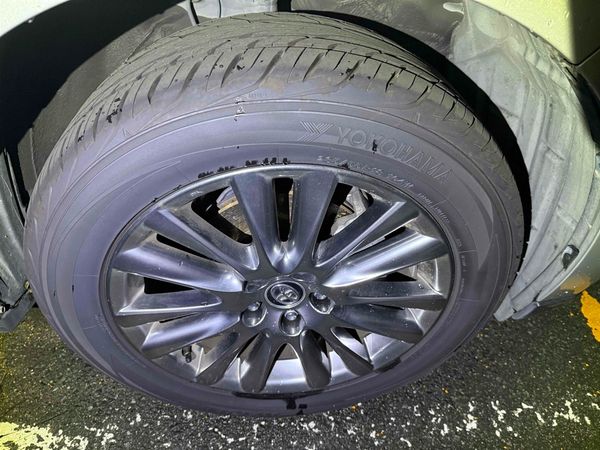 2014 Toyota Harrier Transit Hybrid 4WD Elegance Carousel 1