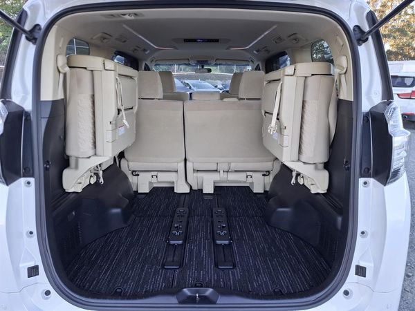 2015 Toyota Vellfire 8 seater Reversing Camera Parking Sensors Carousel 17