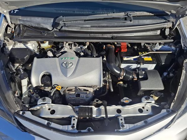 2015 Toyota Vitz F.LOW KM.Rear camera.SRS Airbags. Carousel 9