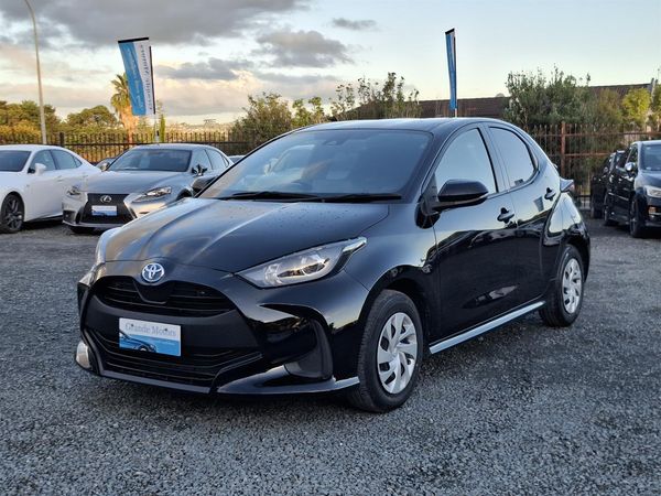 2022 Toyota Yaris Hybrid.Radar cruise.Lane assist.Park sensors.Alarm.Button start. Carousel 11