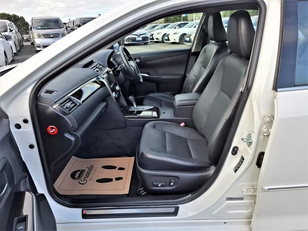 2012 Toyota Camry Hybrid.Gspec.Leather.Cruise control.8 Airbags Carousel 4