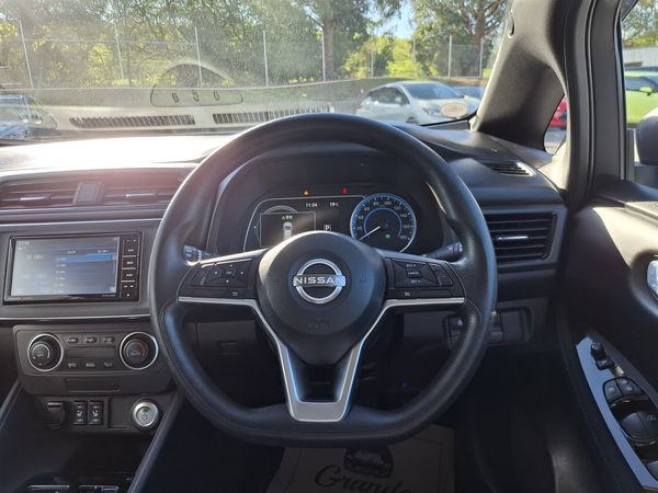 2022 Nissan Leaf 90.10% Soh low km Carousel 6