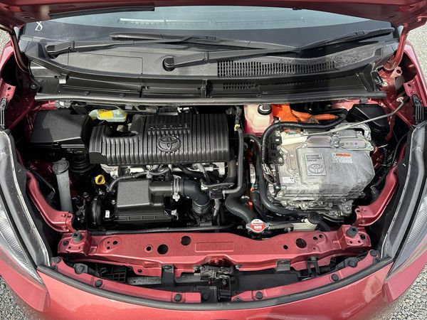 2018 Toyota Sienta Hybrid G.7 seats.Lane assist.Safety radar.Button start. Carousel 12