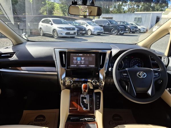 2015 Toyota Alphard Hybrid.Cruise control.Rear cam.Park sensors.Elec doors.8 SRS Airbags Carousel 7