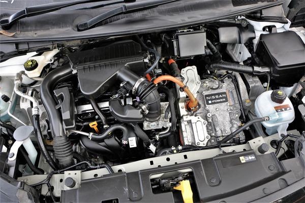 2022 Nissan Note E-power.Rear camera.Lane assist.Safety radar.Park sensors.Button start. Carousel 8