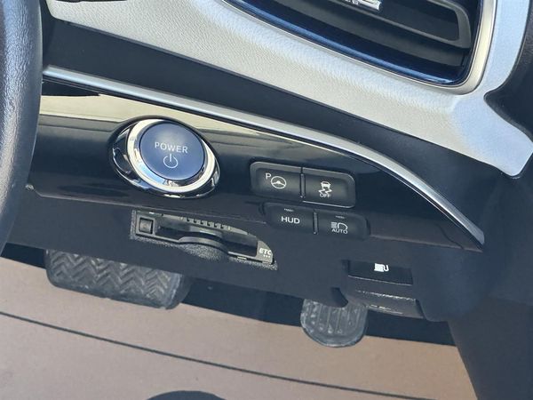 2018 Toyota Prius G.Leather.HUD.Radar cruise.Lane assist.Park sens.Alarm.8 Airbags. Carousel 8