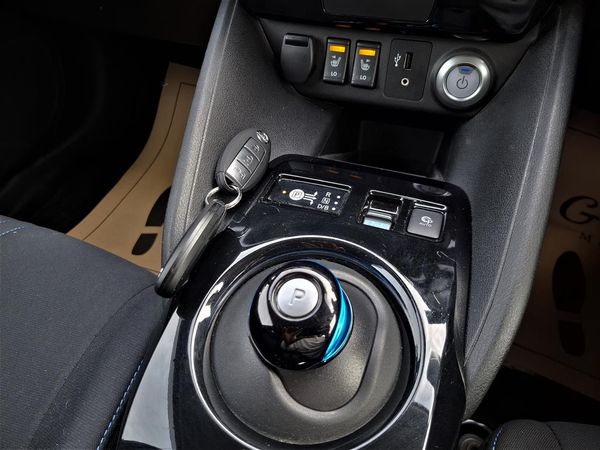 2017 Nissan Leaf 40KW.SOH 85%.Android/ApplePlay.360°camera.Safety radar.Park sensors. Carousel 4
