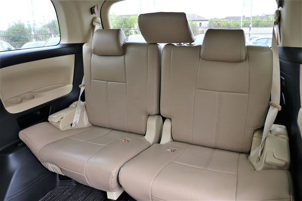 2016 Toyota Vellfire 8 seater Reversing Camera Parking Sensors Carousel 4