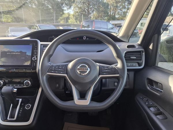 2017 Nissan Serena Hybrid.8 seats.Rear cam.Cruise control. Carousel 9