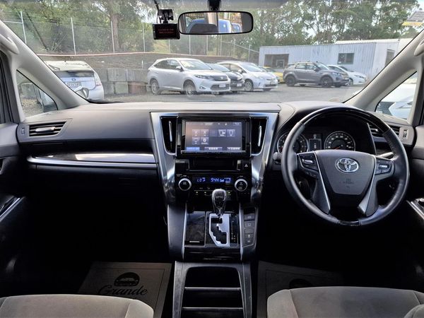 2016 Toyota Vellfire Z.Double sunroof.8 seater.Rear cam.Park sens.8 Airbags. Carousel 7