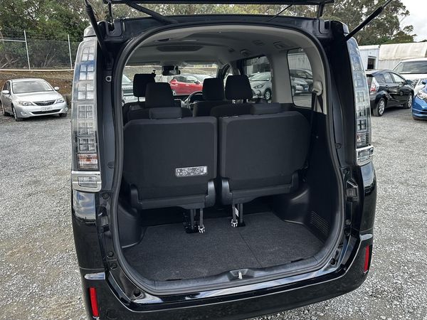 2017 Toyota Voxy Hybrid.Safety radar.Lane assist.Rear cam.Electic doors. Carousel 2