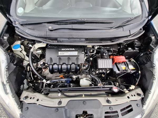 2012 Honda Fit Shuttle.Hybrid.Rear camera. Carousel 7
