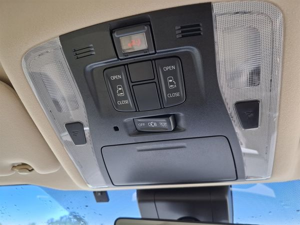 2018 Toyota Alphard 8 seater.Rear camera.8 SRS Airbags. Carousel 10