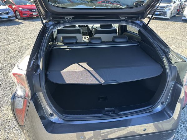 2018 Toyota Prius G.Leather.HUD.Radar cruise.Lane assist.Park sens.Alarm.8 Airbags. Carousel 18