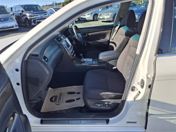 2004 Toyota Crown Majesta V8.Cruise control.Rear camera. Carousel 3