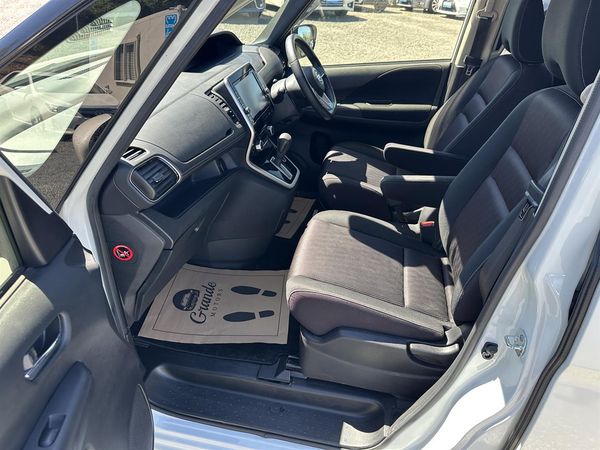 2017 Nissan Serena Highway Star.Hybrid.8 seats.360 camera.Safery radar.Cruise control.Park sensors. Carousel 3