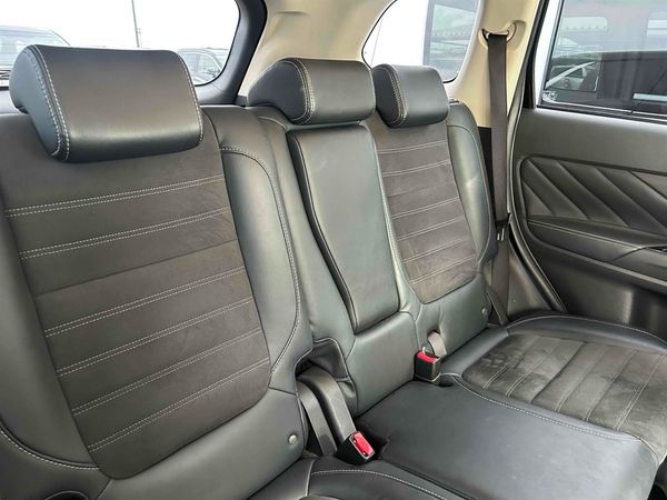 2018 Mitsubishi Outlander Transit PHV Hybrid Carousel 2
