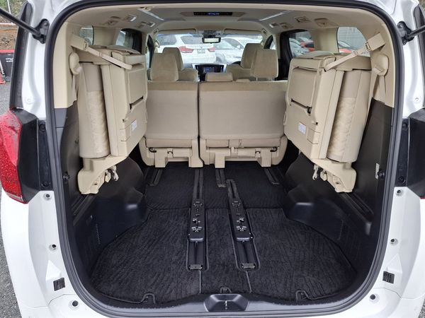 2018 Toyota Alphard 8 seater.Rear camera.8 SRS Airbags. Carousel 1